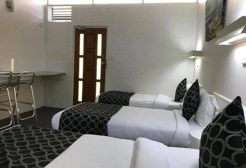 اتاق لوکس سه تخته, Coffs Shearwater Motel