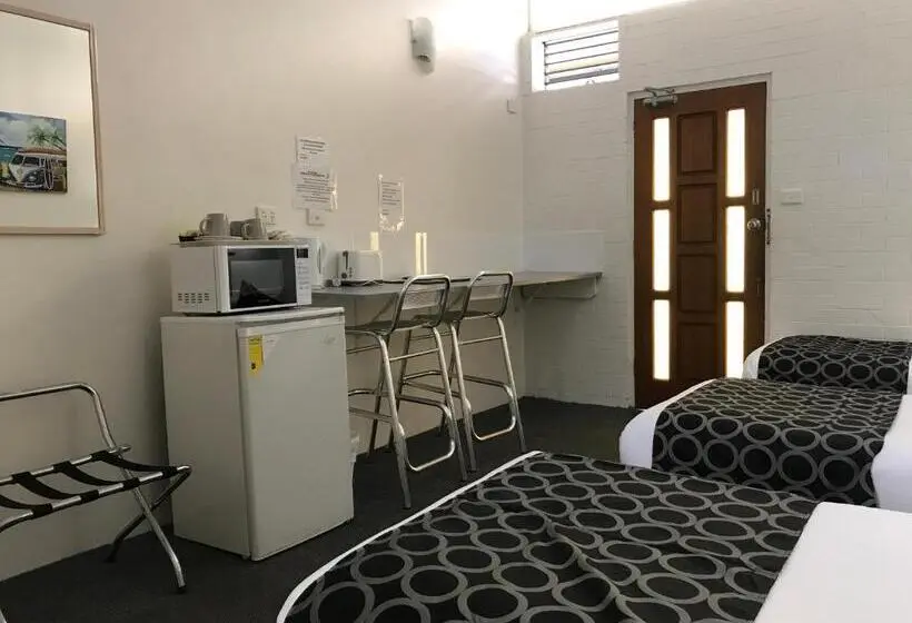 اتاق لوکس سه تخته, Coffs Shearwater Motel