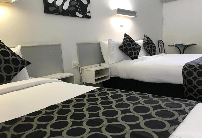 اتاق اجرایی سه نفره, Coffs Shearwater Motel