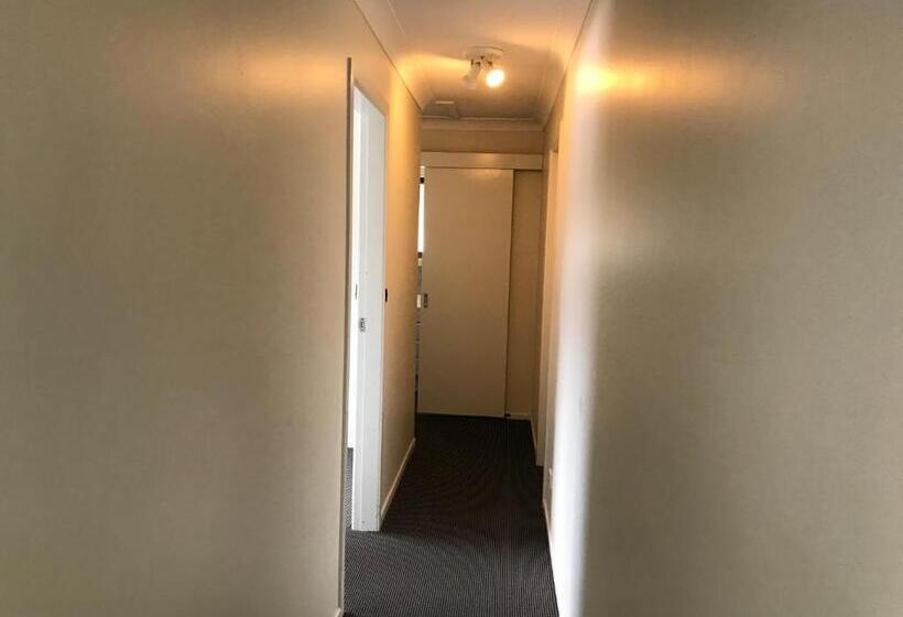 Апартаменты Deluxe 3 Спальни, Coffs Shearwater Motel