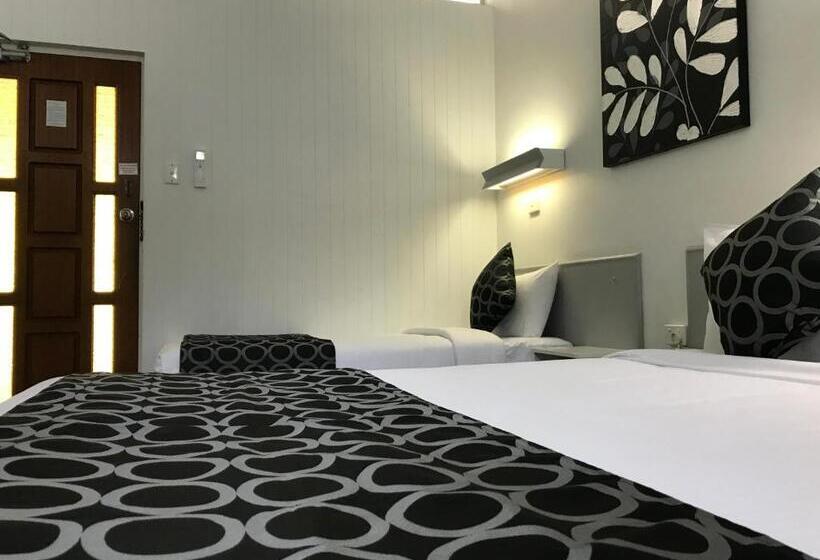 이그제큐티브 트리플, Coffs Shearwater Motel