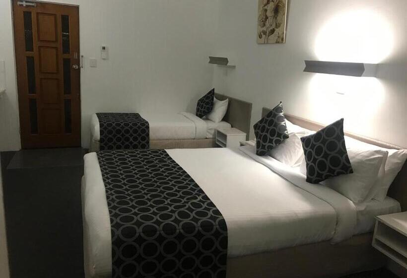 اتاق اجرایی سه نفره, Coffs Shearwater Motel