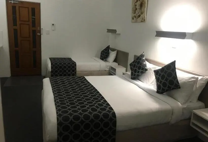 اتاق اجرایی سه نفره, Coffs Shearwater Motel