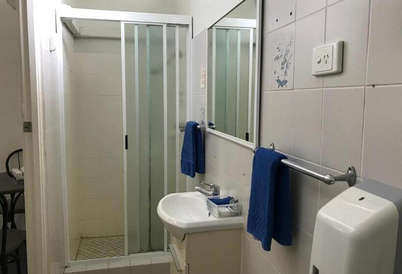 اتاق اجرایی سه نفره, Coffs Shearwater Motel