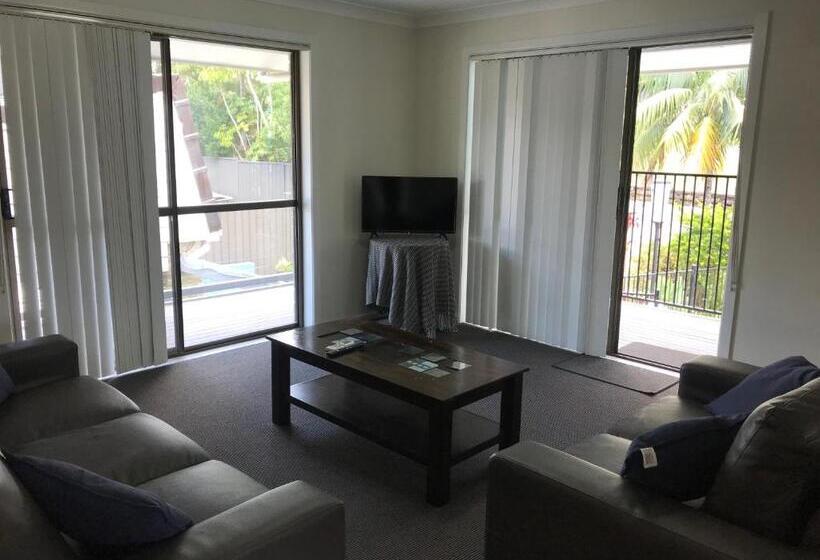 Апартаменты Deluxe 3 Спальни, Coffs Shearwater Motel