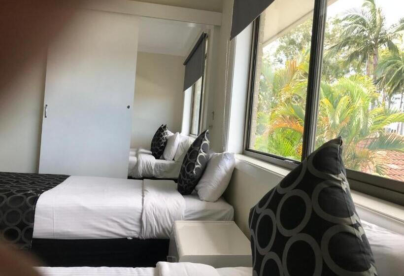 Апартаменты Deluxe 3 Спальни, Coffs Shearwater Motel