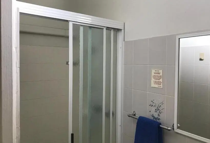 اتاق اجرایی سه نفره, Coffs Shearwater Motel