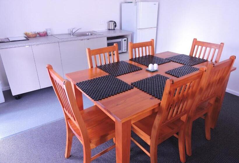 Апартаменты Deluxe 3 Спальни, Coffs Shearwater Motel