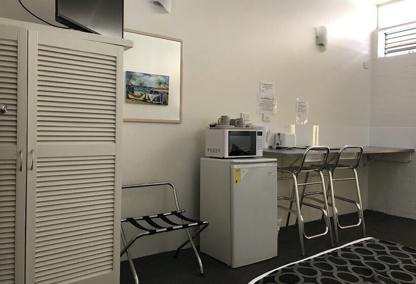 اتاق لوکس سه تخته, Coffs Shearwater Motel