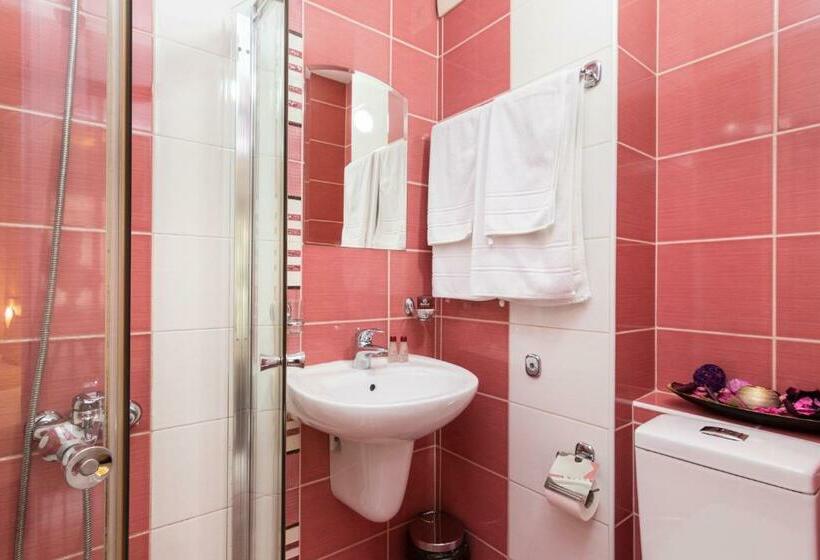 バルコニー付きスタンダードトリプルルーム, Family Hotel Madrid