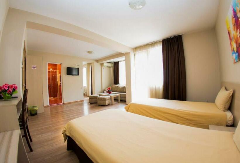 バルコニー付きジュニアスイート, Family Hotel Madrid