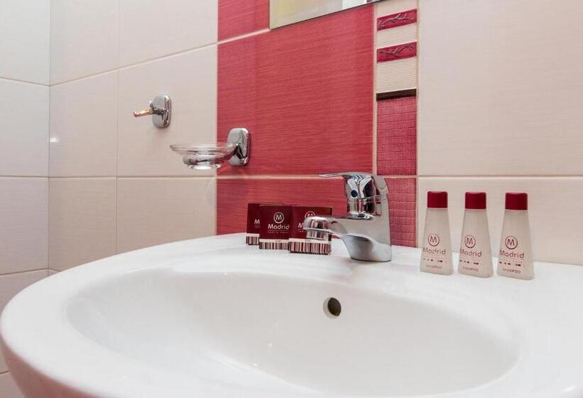 バルコニー付きジュニアスイート, Family Hotel Madrid