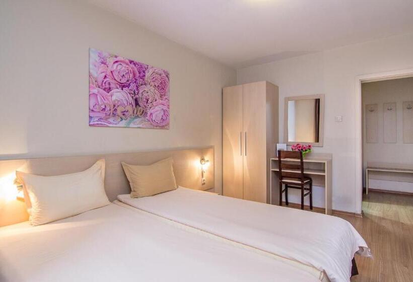 Номер Стандарт, Family Hotel Madrid