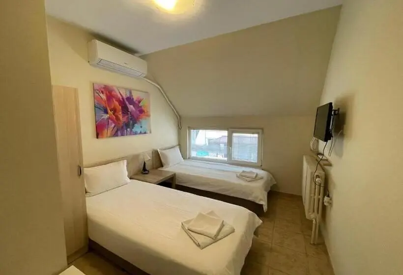 Camera Quadrupla Standard, Family Hotel Madrid