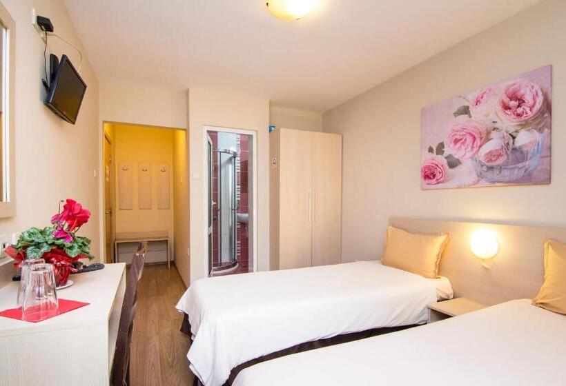 スタンダードルーム, Family Hotel Madrid