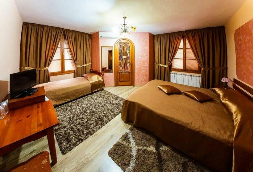 Трехместный Номер Стандарт с Балконом, Family Hotel Ogi