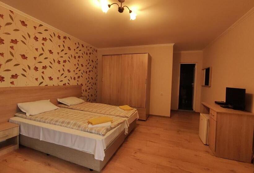 バルコニー付スタンダード４ベッドルーム, Family Hotel Slavianska Dusha