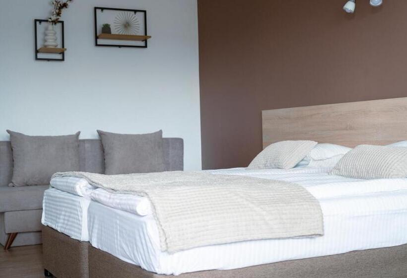 غرفة قياسية ثلاثية مزودة بشرفة, Family Hotel Slavianska Dusha