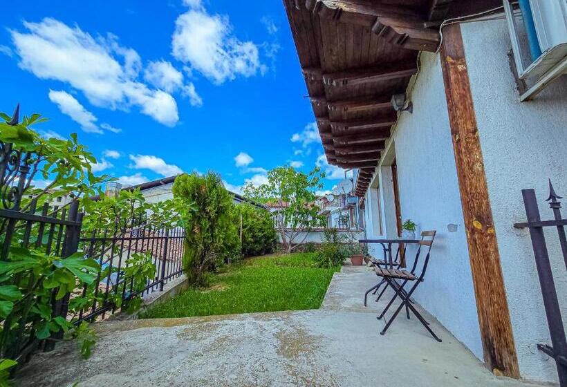 غرفة قياسية رباعية مزودة بشُرفة, Family Hotel Slavianska Dusha