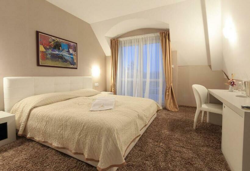 标准间, Agusta Spa