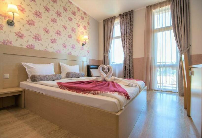 غرفة قياسية مزوَّدة بتراس, Anhea