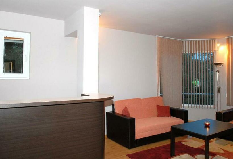 Lakosztály Erkéllyel, Avis