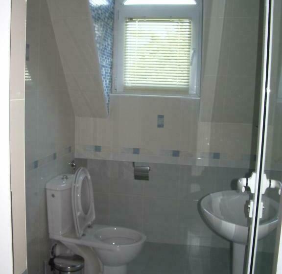 Standard Szoba, Avis