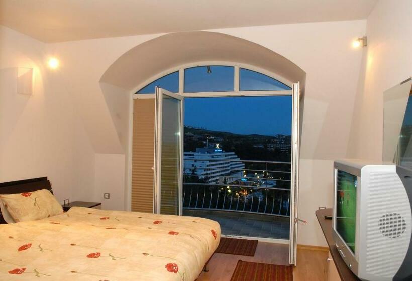 Standard Szoba, Avis