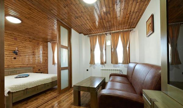 スタンダードルーム, Complex Staro Bardo