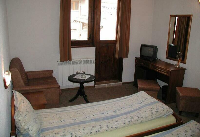 غرفة قياسية, Durchova Kashta Family