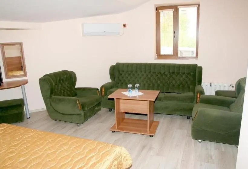 Junior Suite, Interrum