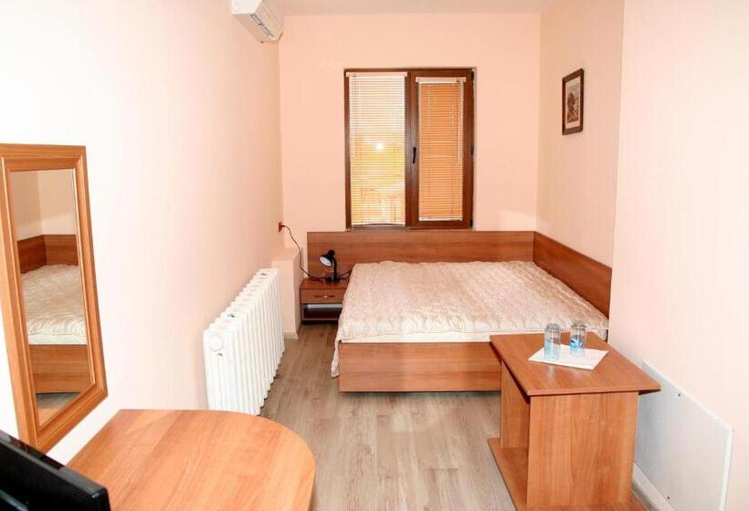 キングサイズベッドのスタンダードルーム, Interrum