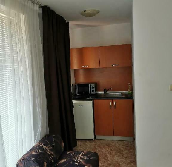 اتاق استاندارد سه نفره, Jelezchevi Guest Rooms