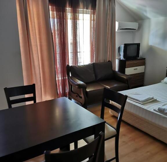 استودیو خانوادگی, Jelezchevi Guest Rooms