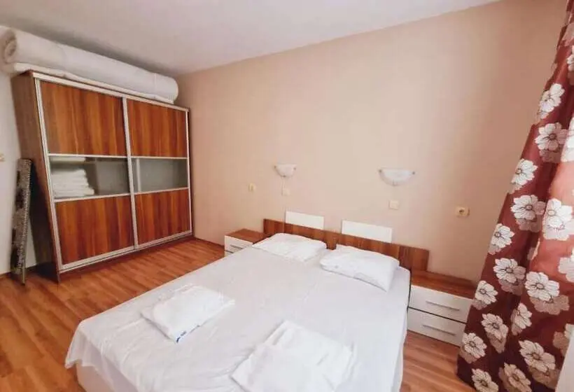 Huoneisto 1 Makuuhuone, Lazur 1 5 Apart Complex