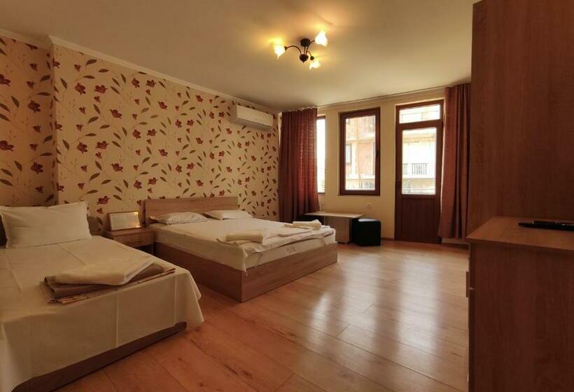 اتاق استاندارد سه تخته با بالکن, Family Hotel Slavianska Dusha