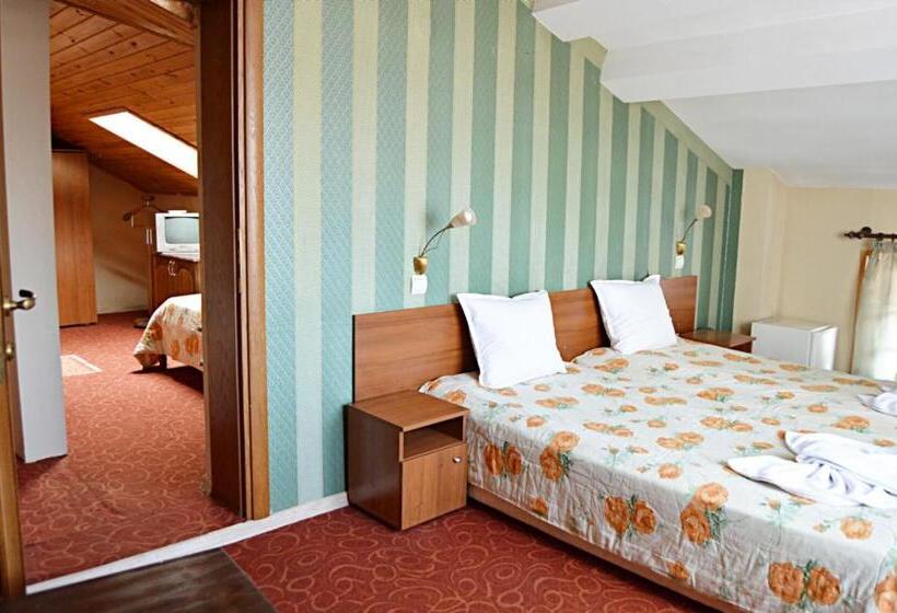 דירת שני חדרים, St. George Pobedonosets