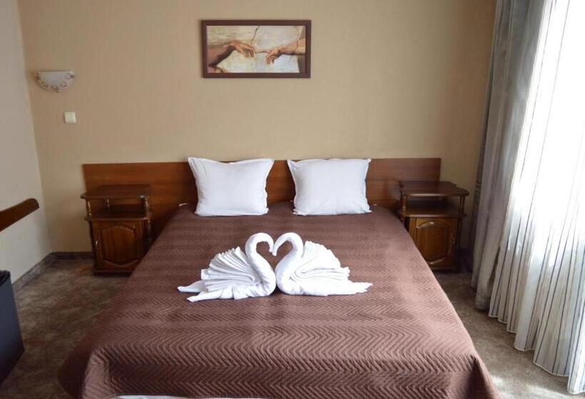 חדר דופלקס, St. George Pobedonosets