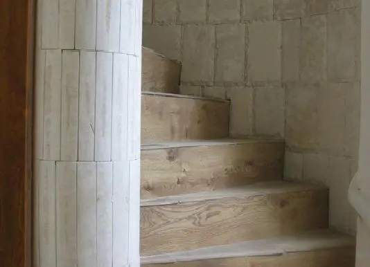 Camera Tripla Standard, The Castle