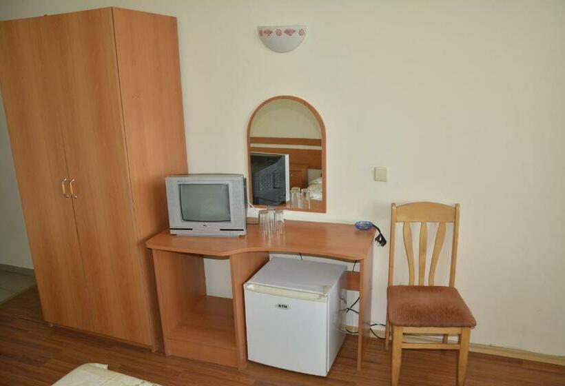 Трехместный Номер Стандарт с Балконом, Wesso