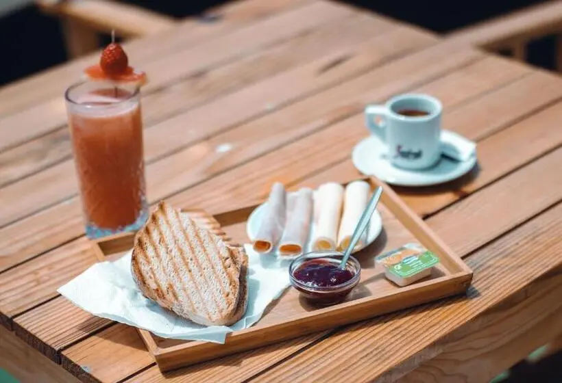 اتاق استاندارد, Green Coast Surf House