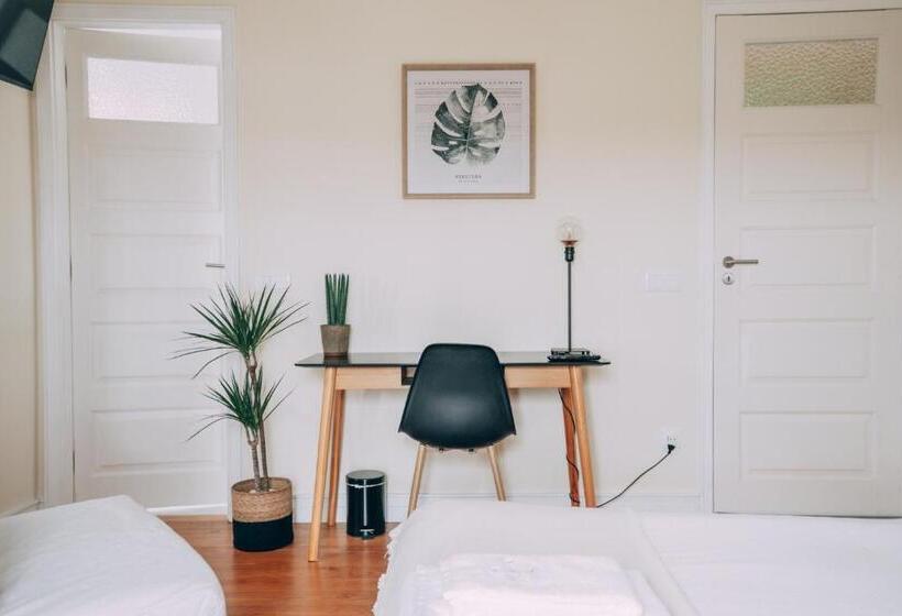 标准间, Green Coast Surf House