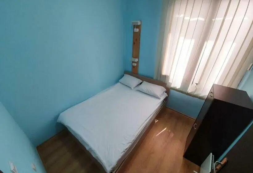 اتاق پایه با سرویس بهداشتی مشترک, Smart Hostel Sofia
