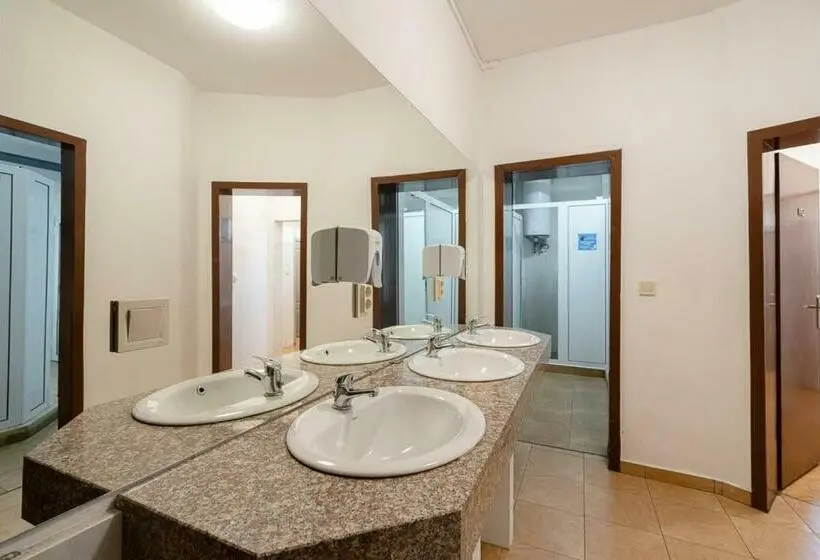 اتاق پایه با سرویس بهداشتی مشترک, Smart Hostel Sofia