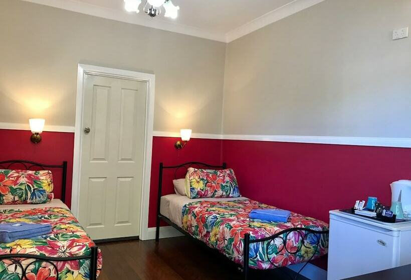 Номер Стандарт, The Lady Jane Motel