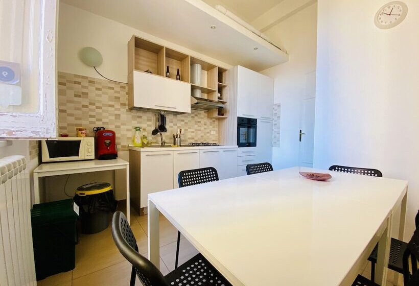 标准三人间共用浴室, Liolà Palermo #teatro Massimo