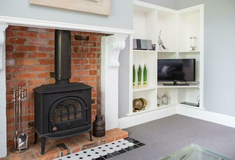 דירת חדר, Oak Tree Lodge