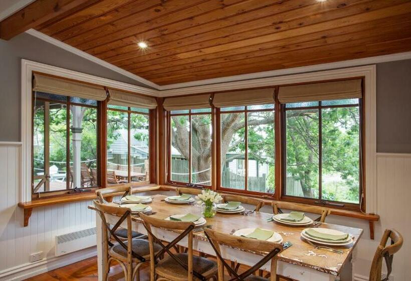 דירת חדר, Oak Tree Lodge