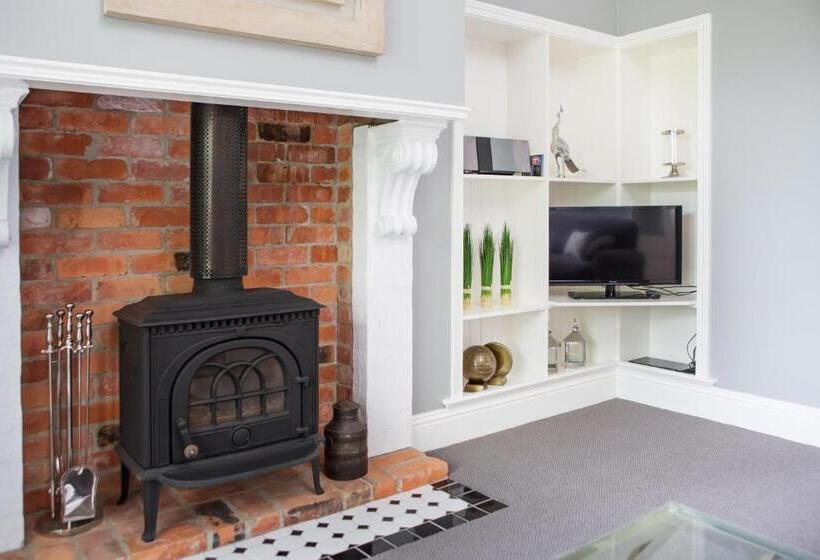 דירת חדר, Oak Tree Lodge