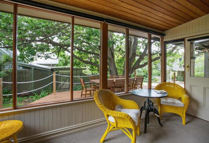 דירת חדר, Oak Tree Lodge